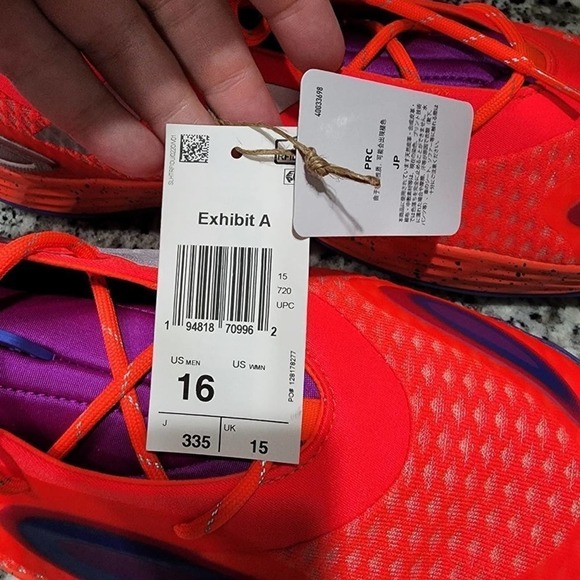 Athletic_Shoes